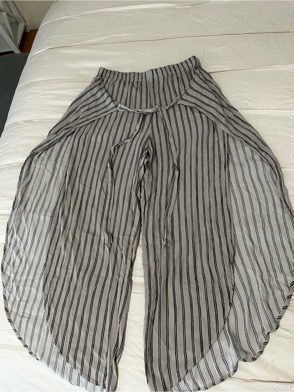 BCX Tie-Front Gauze Cropped Pants